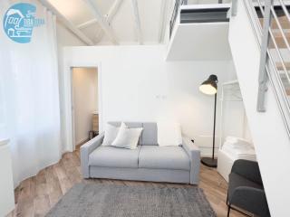 Basovizza 3 Nicole Tirabora Short Rent - 1