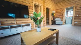 Aspen Lodge, Amazing Log Cabin with Hot Tub - Sleeps 6 - Felmoor Park - 6