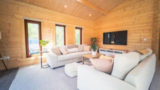 Sundance Lodge, Fantastic New Cabin with Hot Tub - Sleeps 6 - Largest In Felmoor Park - Morpeth - 8