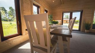 Sundance Lodge, Fantastic New Cabin with Hot Tub - Sleeps 6 - Largest In Felmoor Park - Morpeth - 9