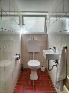 Monteurenwohnung im Untergeschoss mit Tageslicht - Bad Urach - 1