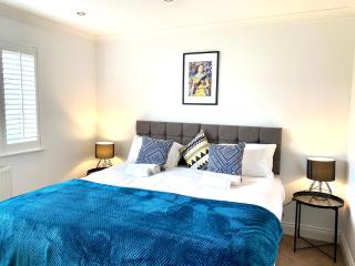 NEW! Luxury YELLOW HOUSE Bright Modern Detatched Home with PRIVATE PARKING, NETFLIX Close Luton, M1, and AIRPORT Ideal for Families, Professionals, Consultants, LONGER STAY OPTIONS - Caddington - 9