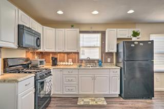 Pet-Friendly Sierra Blanca Home in Downtown! - Sierra Blanca - 4