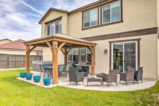 Air Racing Decor, Hot Tub Sparks Home! - Sparks - 8