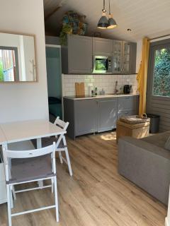 Tinyhouse Scheveningen beach FREE gated parking - Scheveningen - 9