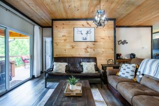 Pine Cove Cabin - Hot Tub, Game Room, Theater Room - 4