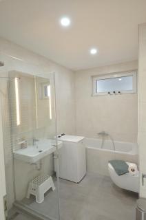 New 2 Bedroom Condo In The Center - 3