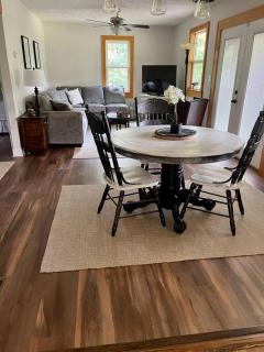 Beautiful 2 BR 1 BA Cabin in Blue Ridge Mountains: The Little White House - Martinsville - 5