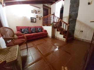 Villa-Sleeps4-Parking-Garden-Pool-NearAirport - La Laguna - 8
