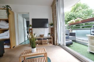 Garden Tower flat - London - 3
