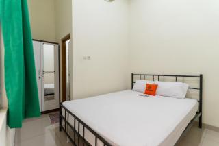 KoolKost Syariah near LRT Boulevard Selatan Station - Minimum Stay 6 Nights - Jakarta - 0