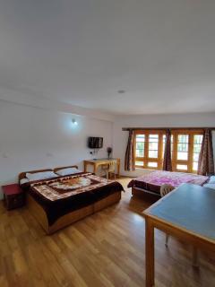 Jig Gyas Guest House - 1