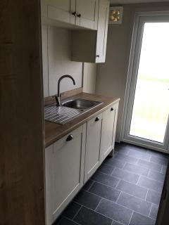 8 BIRTH LODGE ON CAYTON BAY HOLIDAY PARK - 4