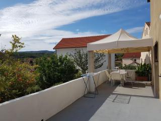 Apartment Lavcevic - Vrboska - 1