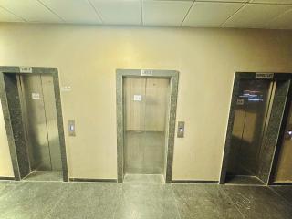 Hotel Avenue - Ahmedabad - 1