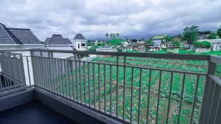 Villa Safari Syariah with Mountain View - Batu - 7