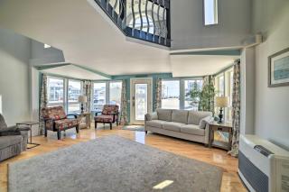Sun-Soaked Coastal Cottage with Deck and Walk to Beach - Old Orchard Beach - 3