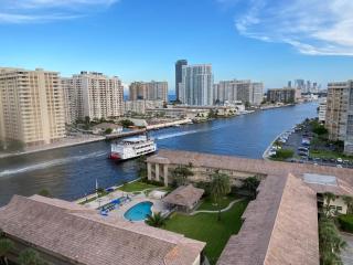 BeachWalk Studio Apmt 2 Beds, Amazing Views 2010B - Hallandale Beach - 2