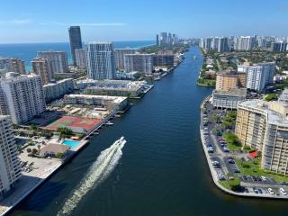 BeachWalk Studio Apmt 2 Beds, Amazing Views 2010B - Hallandale Beach - 1