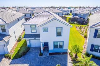 Enchanting Décor Home with private pool at Storey Lake Resort SL4714 - Kissimmee - 4