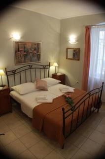 Adagio Theatre Apartment Split - 1