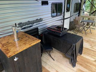 Luxurious Camping -Theater, Hot-Tub, Keg, Fire Pit - - 5