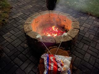 Luxurious Camping -Theater, Hot-Tub, Keg, Fire Pit - - 1