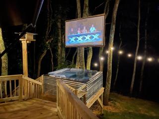 Luxurious Camping -Theater, Hot-Tub, Keg, Fire Pit - - 7