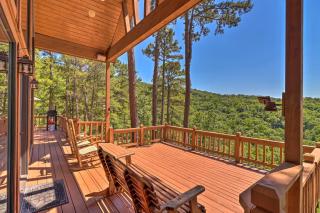 Peaceful Cabin with Deck and Scenic Mtn Views! - Mountain View - 0