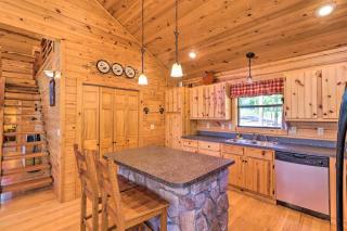 Peaceful Cabin with Deck and Scenic Mtn Views! - 4