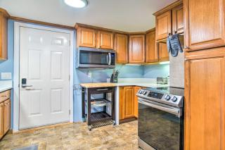 Pet-Friendly Cape Cod Getaway Less Than 1 Mi to Beach - 2