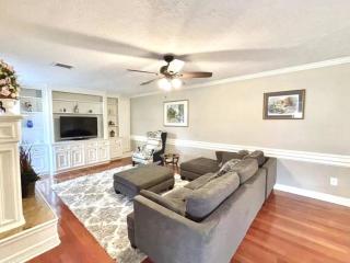 Luxurious quiet home close to Katy Mills - 1