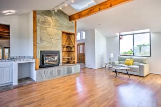 Spacious Royal Oaks Retreat w/ Deck & Views! - 3