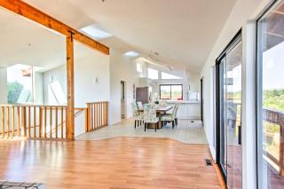Spacious Royal Oaks Retreat w/ Deck & Views! - 1