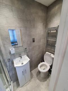 New Self Contained Flat,in Hayes, Free Parking - 7