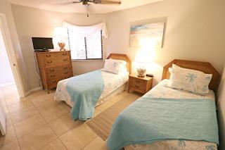 Ocean Village Club J16 - 3