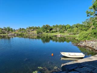 Usjenert idyllisk Sjøbu - 5