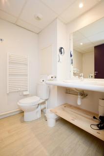 Grand studio avec climatisation, balcon proche gare centre ville - Lourdes - 3