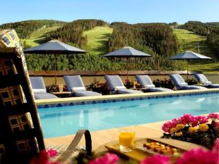 Platinum 3 Bedroom Vacation Rental In The Heart Of Vail That Includes Ski Valet, Ski Deck, Rooftop Pool, Panoramic Views - Vail - 6