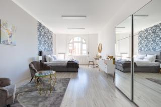 Designer Apartment on the Budapest Broadway with 2BR and AC - Budapest - 0