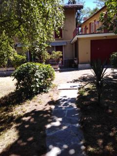 Villa Helios Holiday Home - Centre, Lake, 10' car - Free parking Self check-in Airco - 3