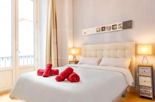 Holidays2Malaga Capitan Studio renovated with patio & balconies in the city center - Málaga - 8