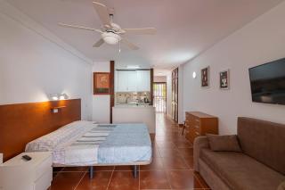 GO2TENERIFE Apart'Elisa Near the beach & Pool view - Playa de las Américas - 5