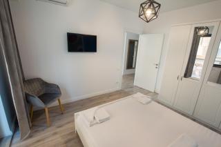 Blue Apartment by the Lake - Mamaia - 8