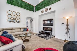 Beautiful 2 story luxury home in an upscale area! - Houston - 0