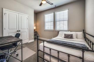 Beautiful 3 story luxury home close to the fun! - Lewisville - 3