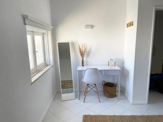 Panoramic Seaview - 2 Bedroom, Main Ave, 15 Min Walk Beach, Workspace - Albufeira - 1