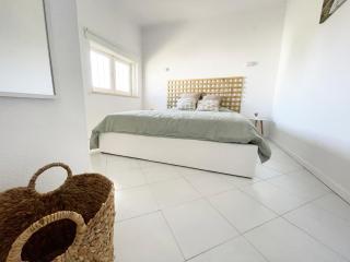 Panoramic Seaview - 2 Bedroom, Main Ave, 15 Min Walk Beach, Workspace - Albufeira - 2