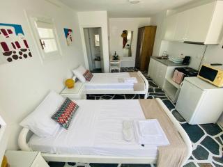 Sing and Blossom Accommodation - Mikonos - 0