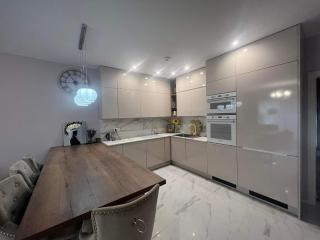Beverly Hills House pri potoku by Pinkreal - Solčany - 0
